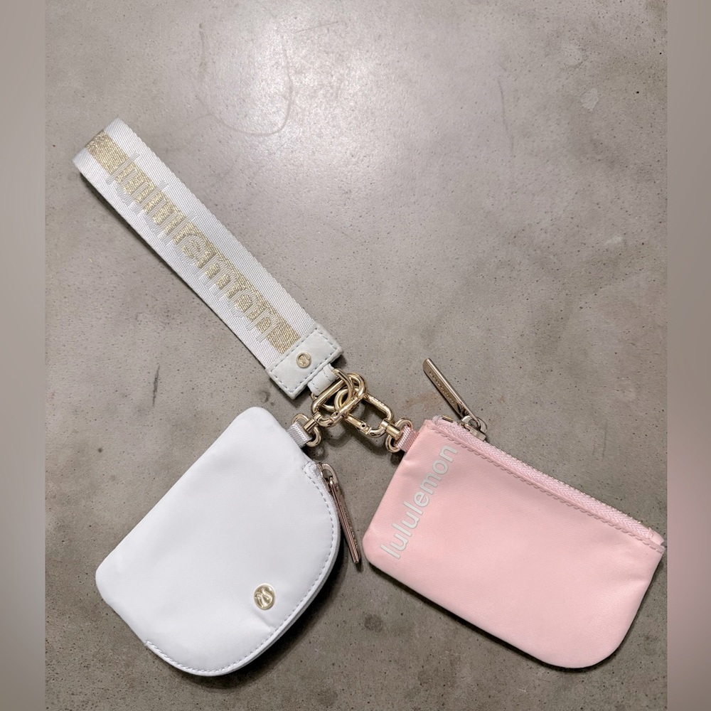 Lulú lemon wristlet